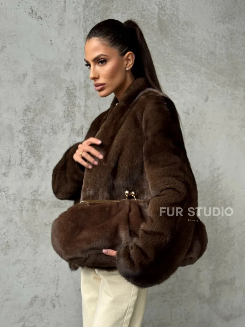 Меховой кроп - жакет из норки цвета соболь с V-образным воротником