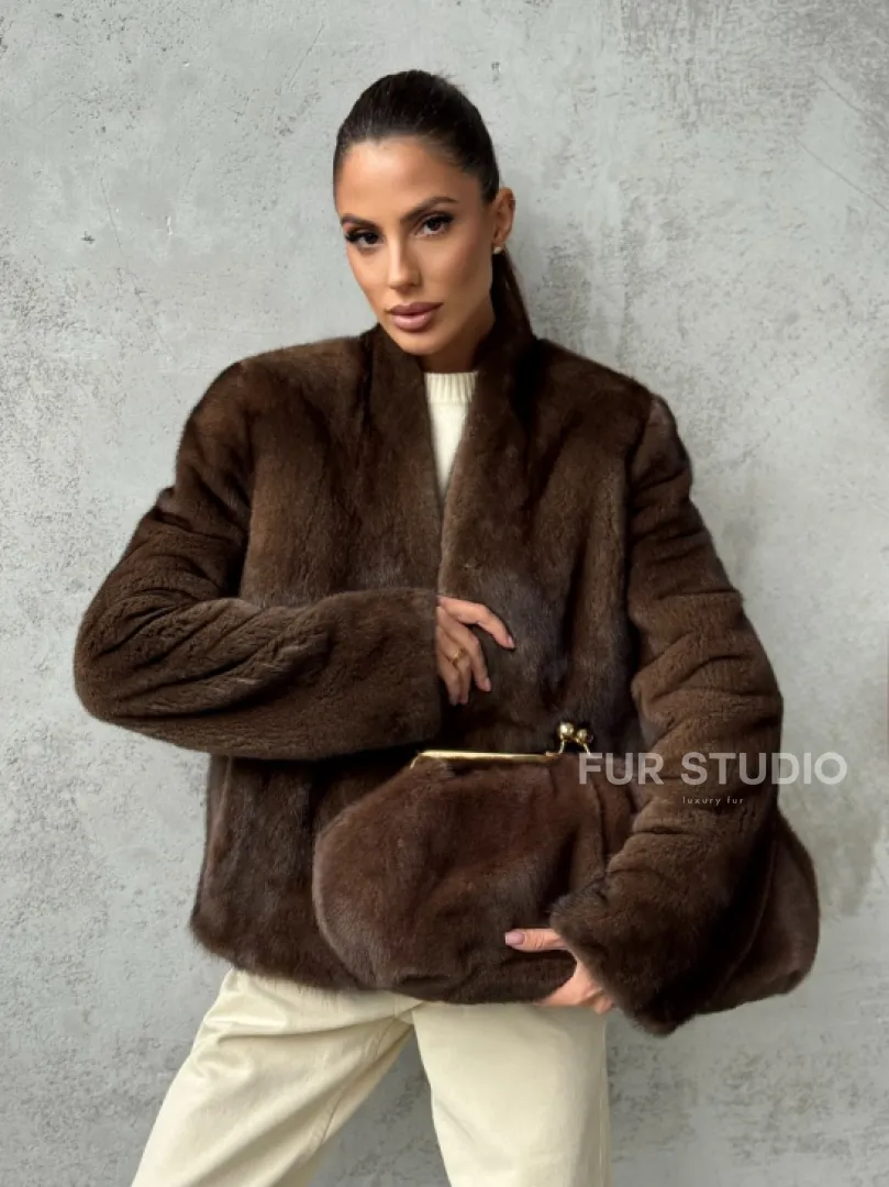 Меховой кроп - жакет из норки цвета соболь с V-образным воротником