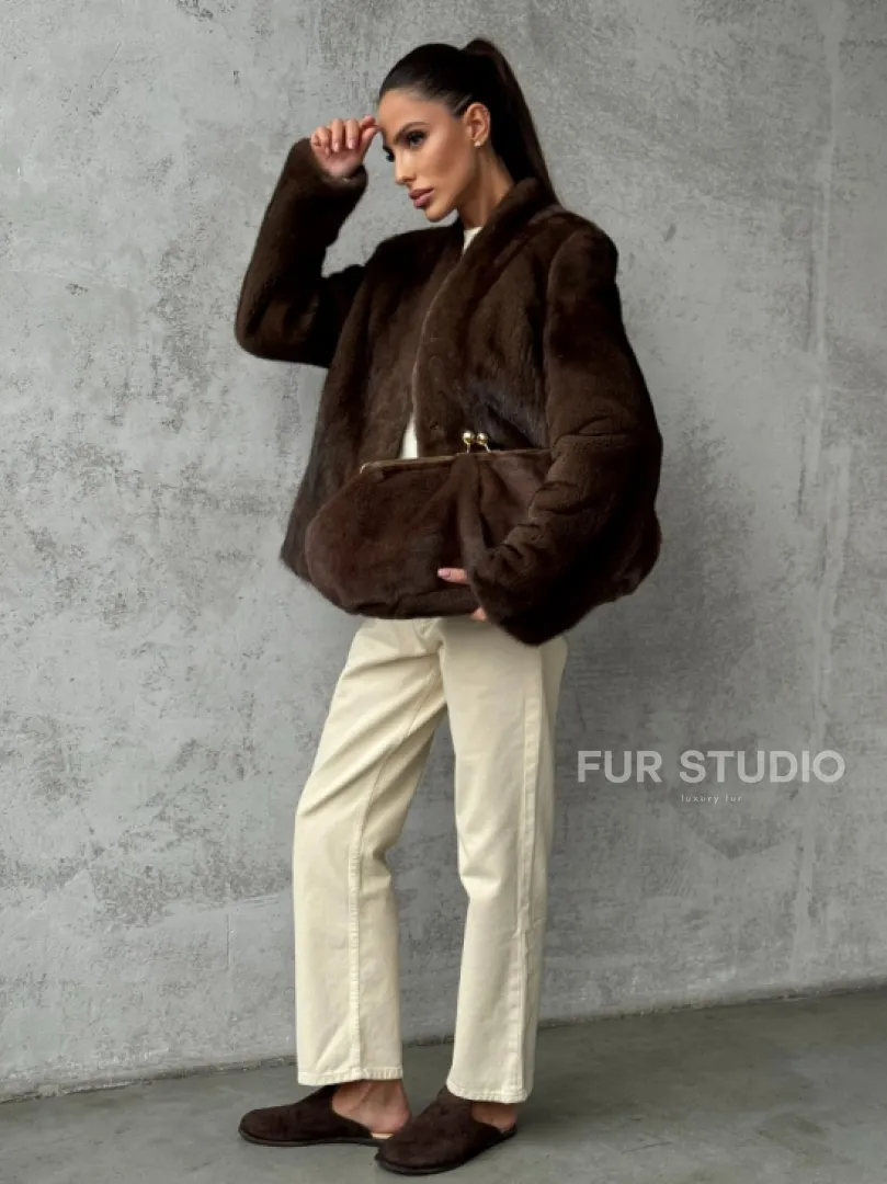 Меховой кроп - жакет из норки цвета соболь с V-образным воротником