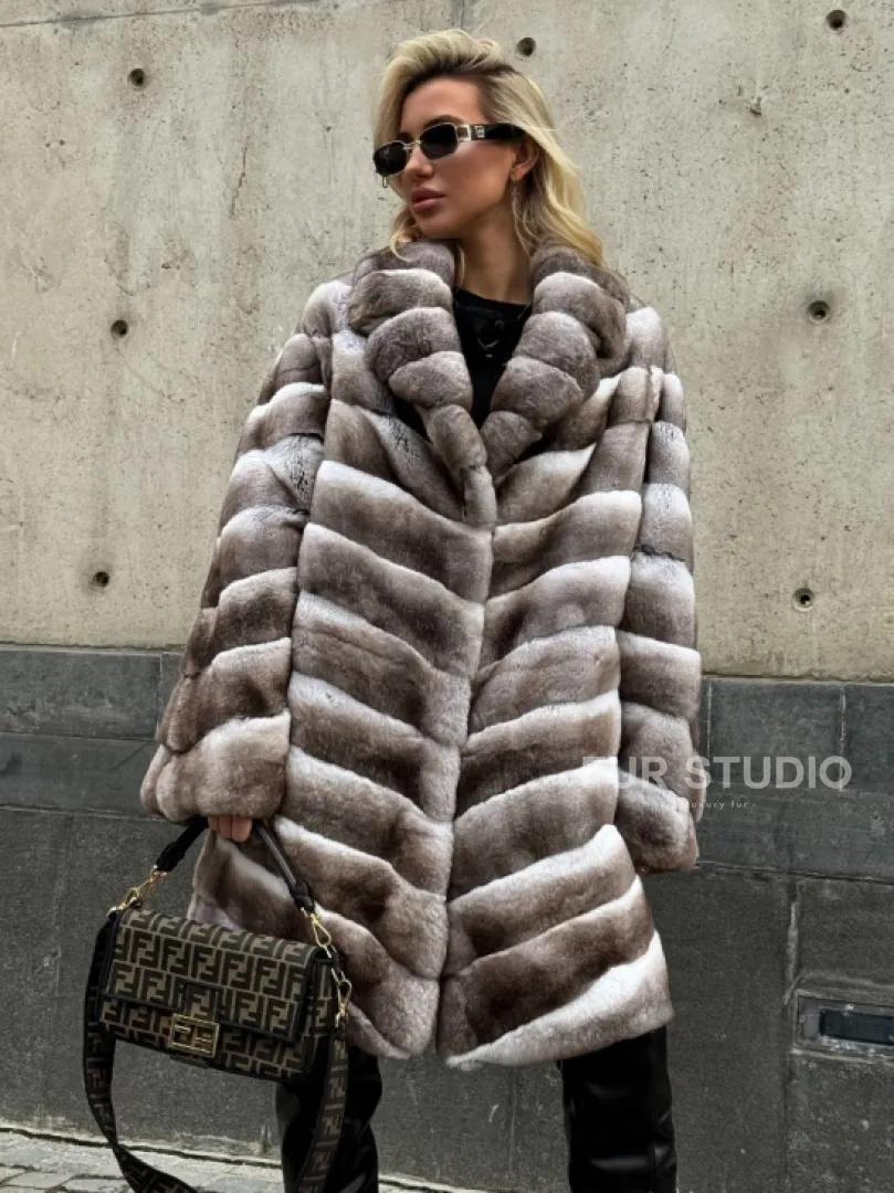 Женская серая шуба из элитного шиншиллового кролика (рекса) с английским воротником