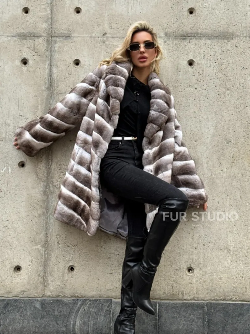 Женская серая шуба из элитного шиншиллового кролика (рекса) с английским воротником