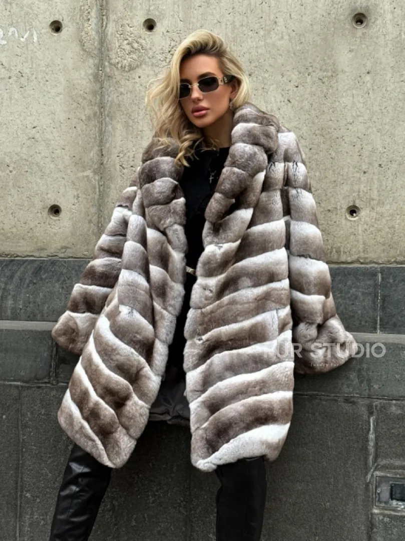 Женская серая шуба из элитного шиншиллового кролика (рекса) с английским воротником