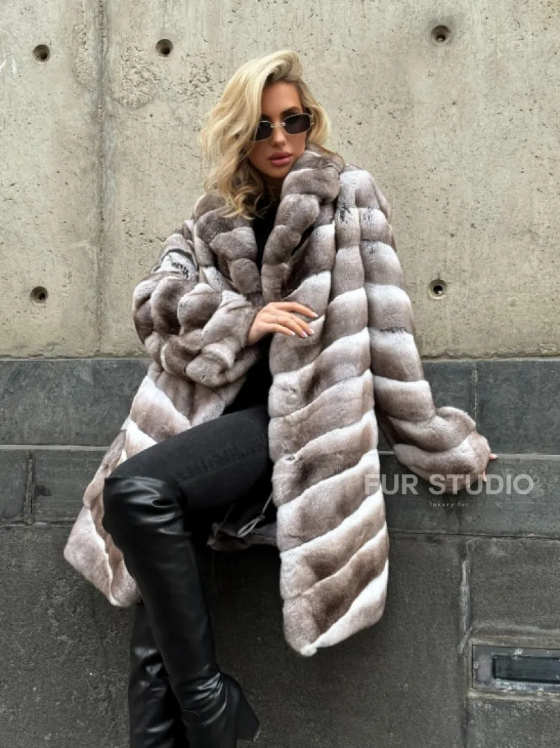 Женская серая шуба из элитного шиншиллового кролика (рекса) с английским воротником