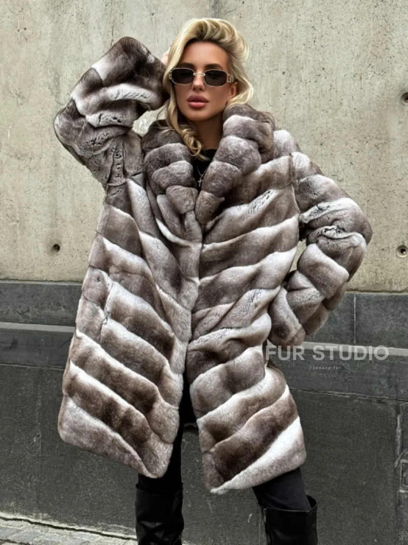 Женская серая шуба из элитного шиншиллового кролика (рекса) с английским воротником