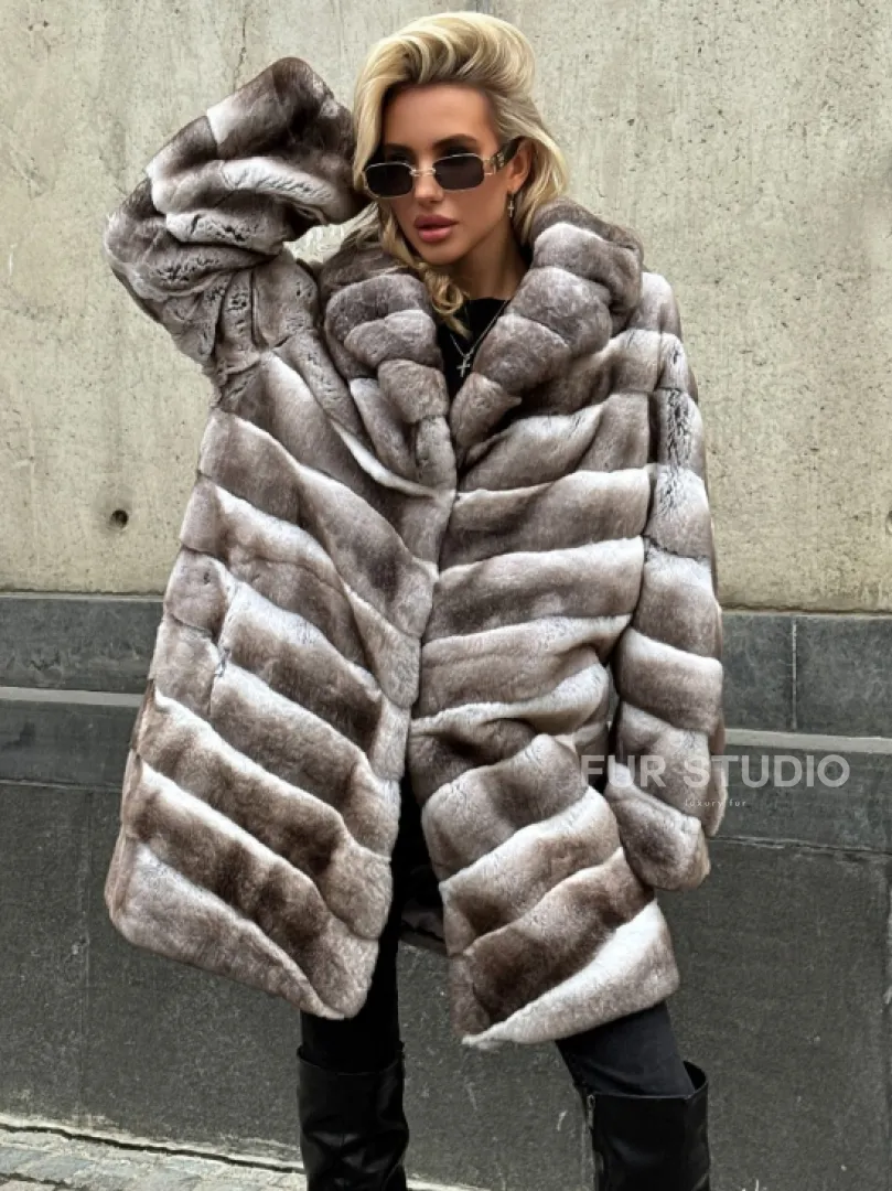Женская серая шуба из элитного шиншиллового кролика (рекса) с английским воротником