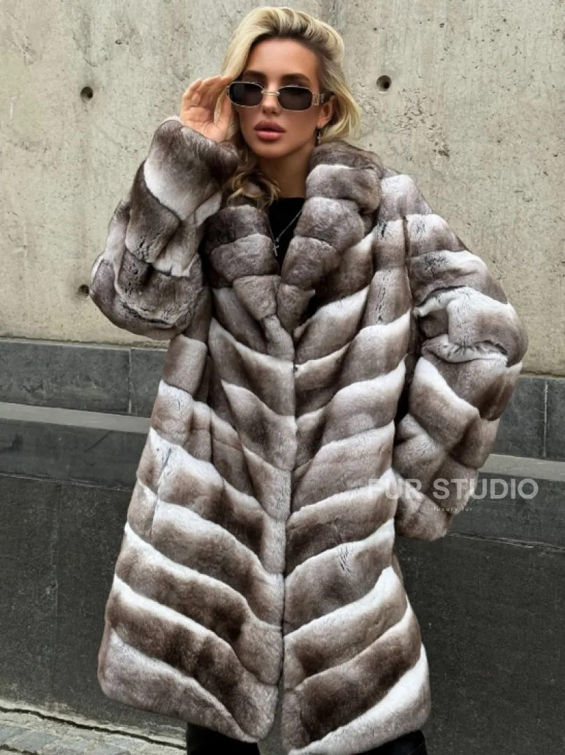 Женская серая шуба из элитного шиншиллового кролика (рекса) с английским воротником
