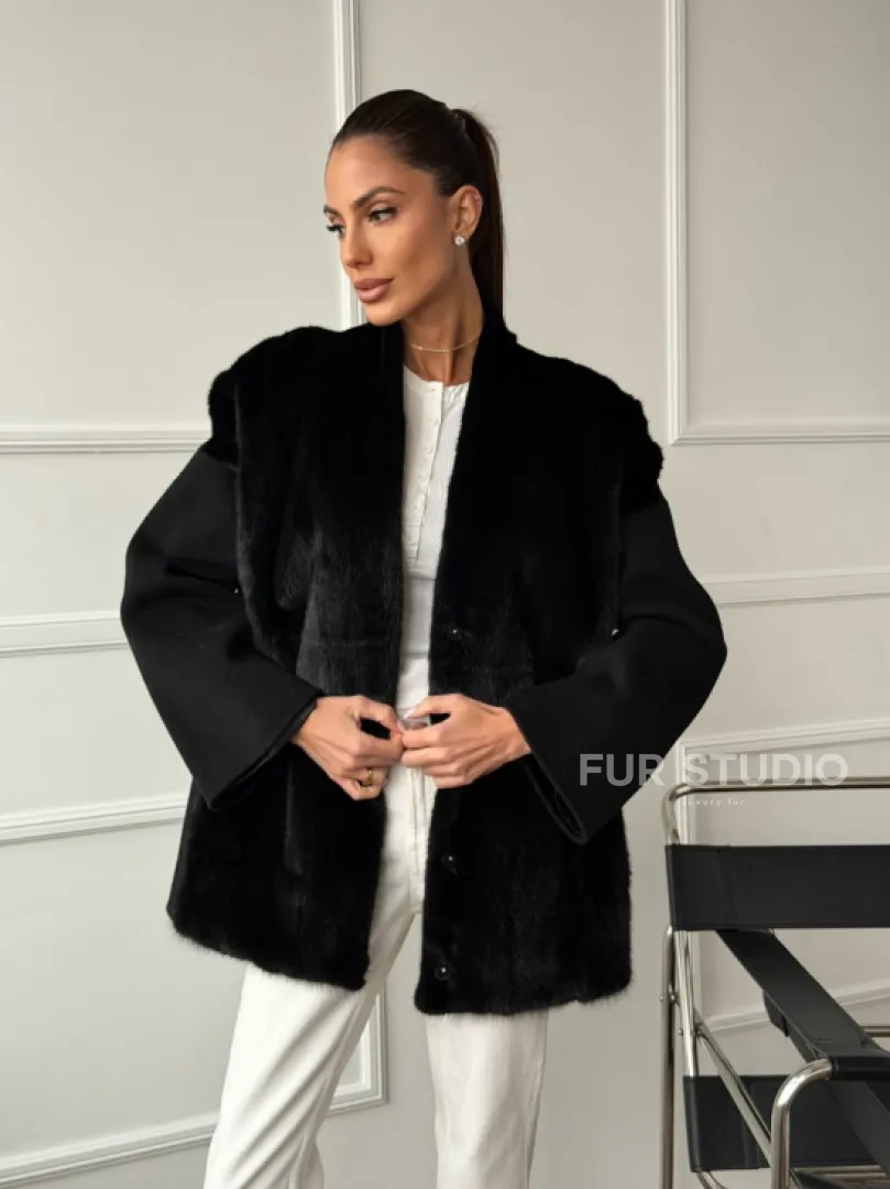 Полупальто демисезонное шерстяное с отделкой из меха норки