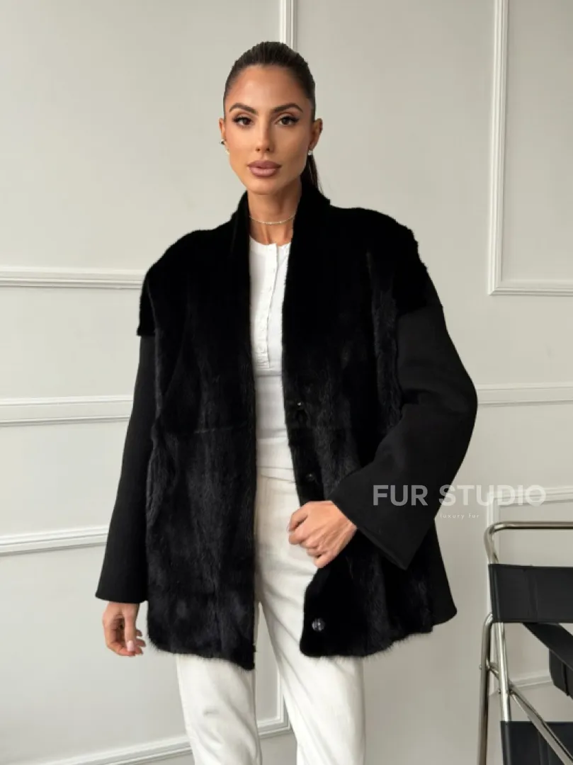 Полупальто демисезонное шерстяное с отделкой из меха норки