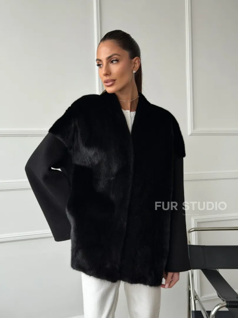 Полупальто демисезонное шерстяное с отделкой из меха норки