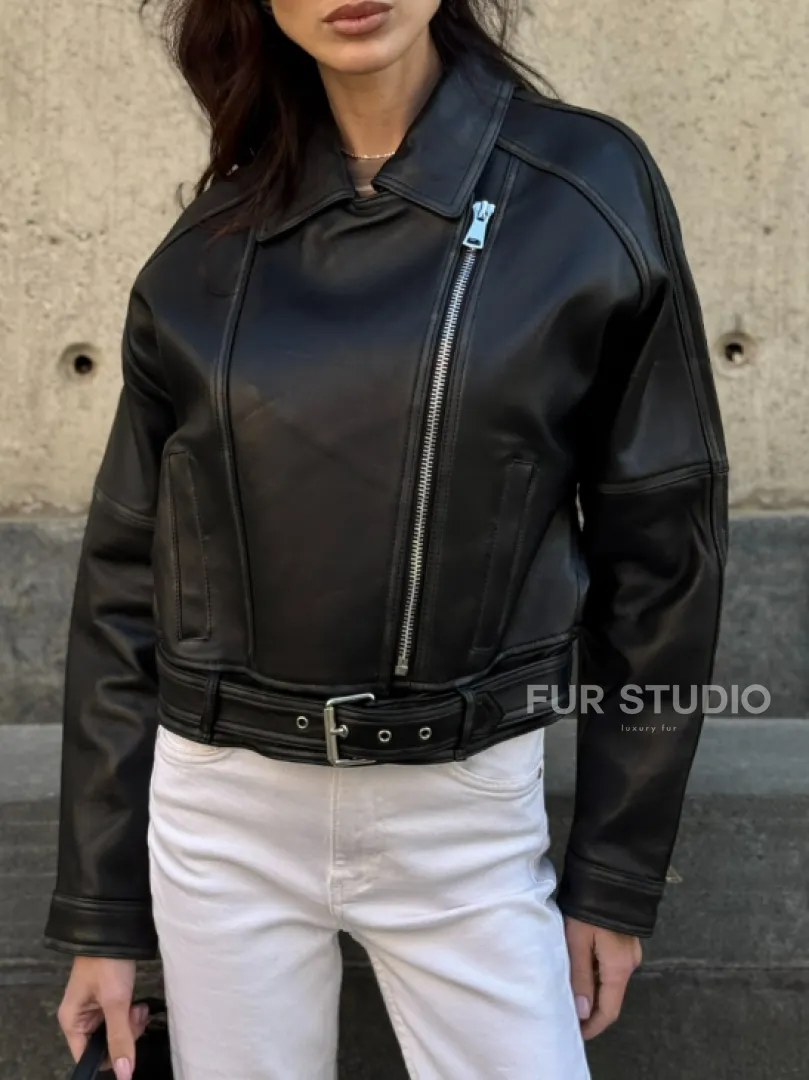 Кожаная куртка в стиле Casual
