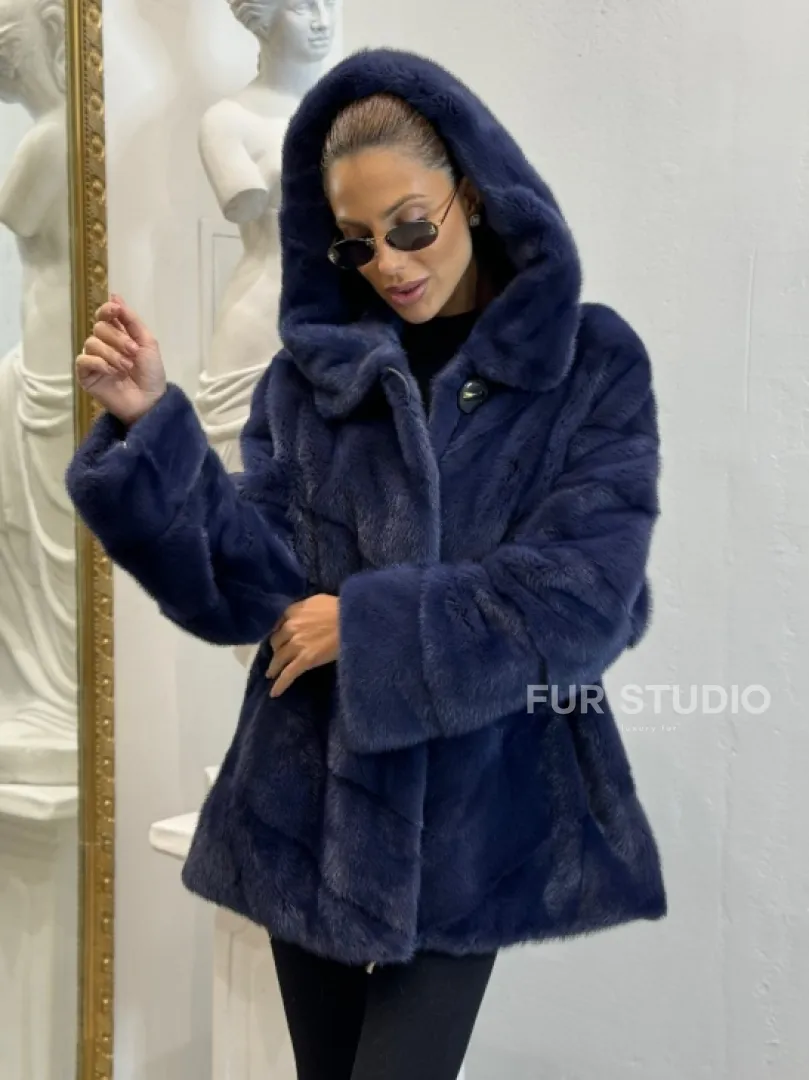 Короткая шуба из импортной норки с капюшоном