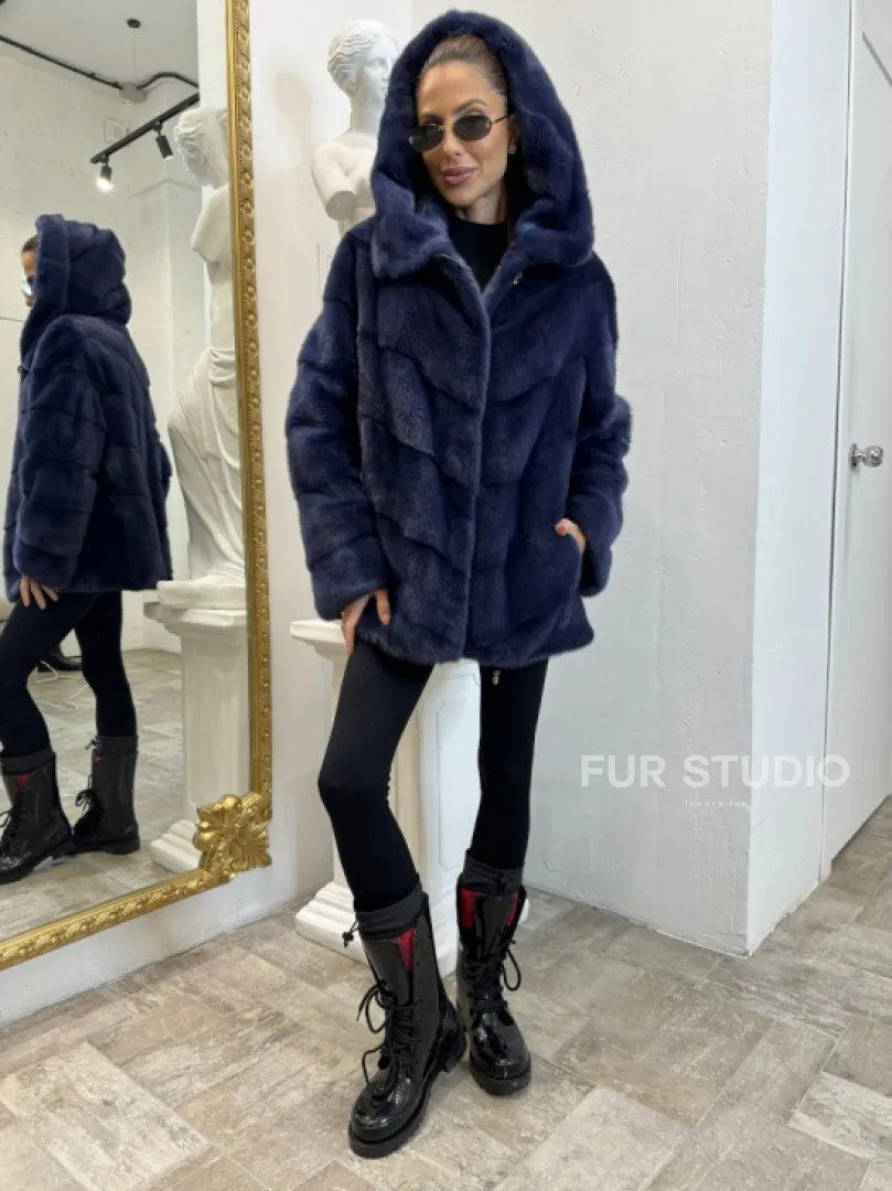 Короткая шуба из импортной норки с капюшоном