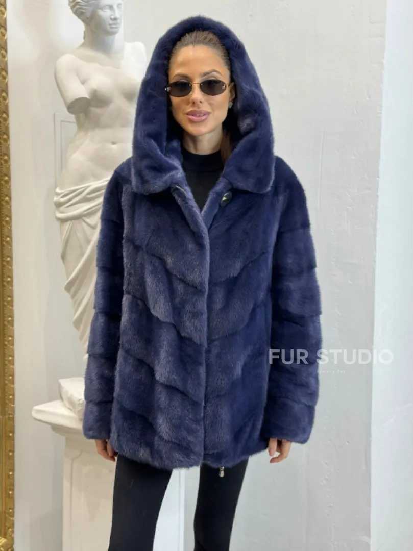 Короткая шуба из импортной норки с капюшоном