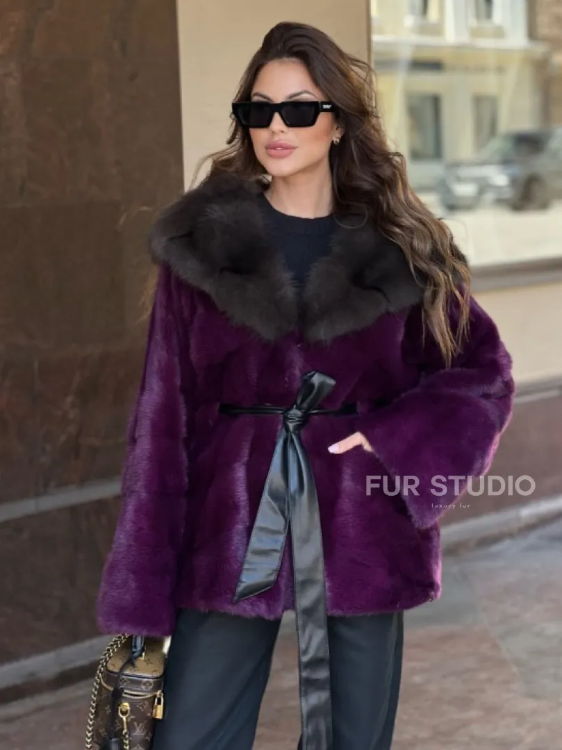 Норковое пончо с капюшоном  из куницы в оттенке пурпур