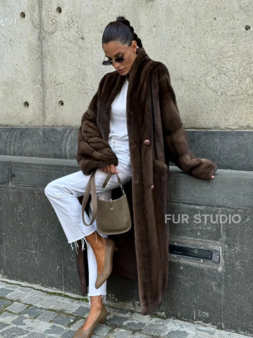 Роскошная шуба из аукционного меха норки SAGA FURS - цвет соболь