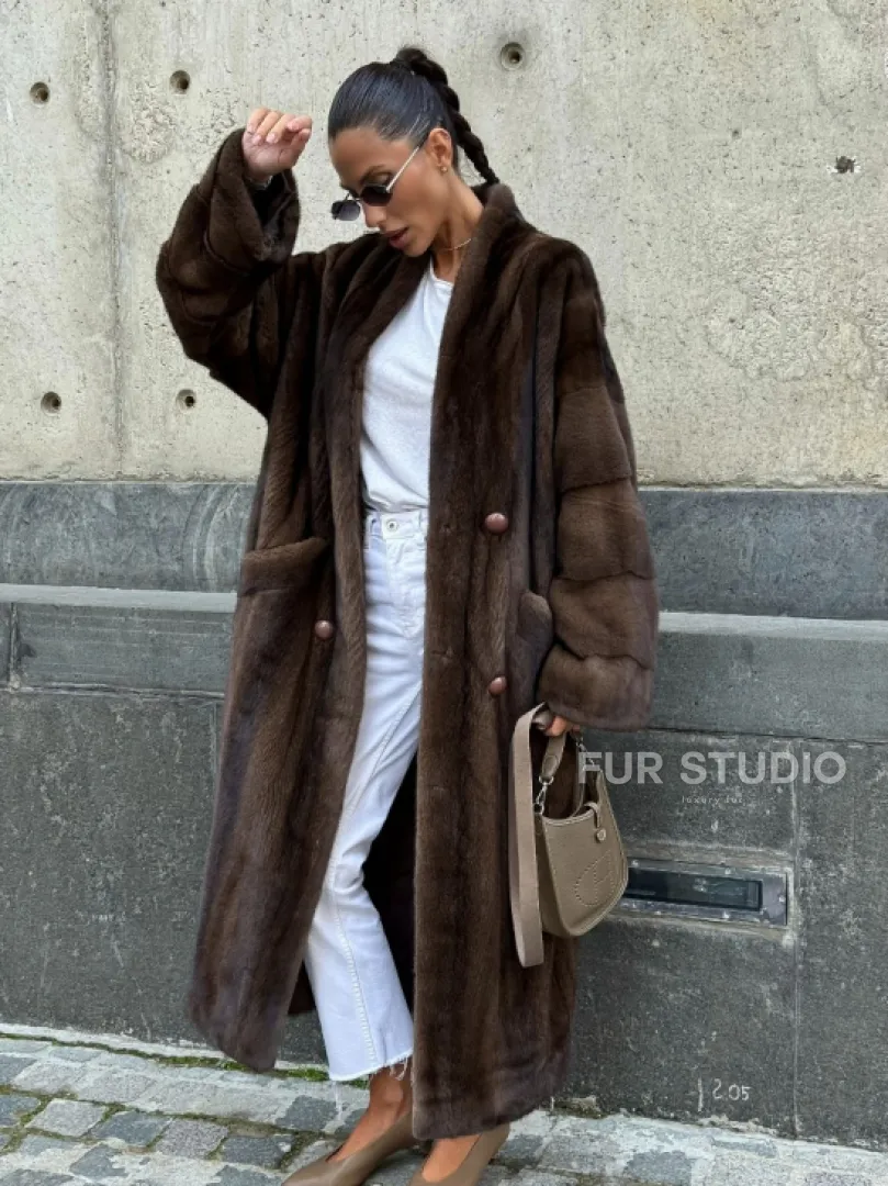 Роскошная шуба из аукционного меха норки SAGA FURS - цвет соболь