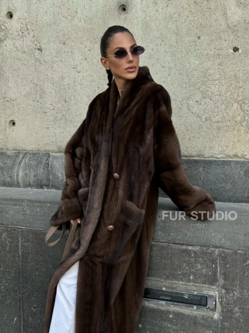 Роскошная шуба из аукционного меха норки SAGA FURS - цвет соболь