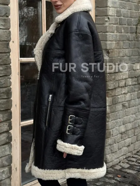 Удлиненная дубленка на белой овчине - фото 3