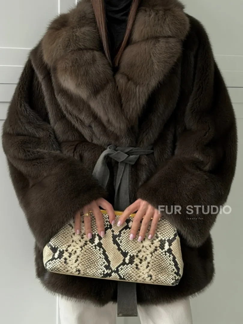 Шуба норковая летучая мышь с воротником из куницы - цвет хаки