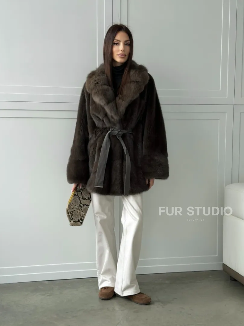 Шуба норковая летучая мышь с воротником из куницы - цвет хаки