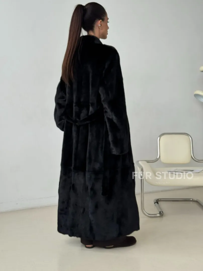 Длинная черная норковая шуба