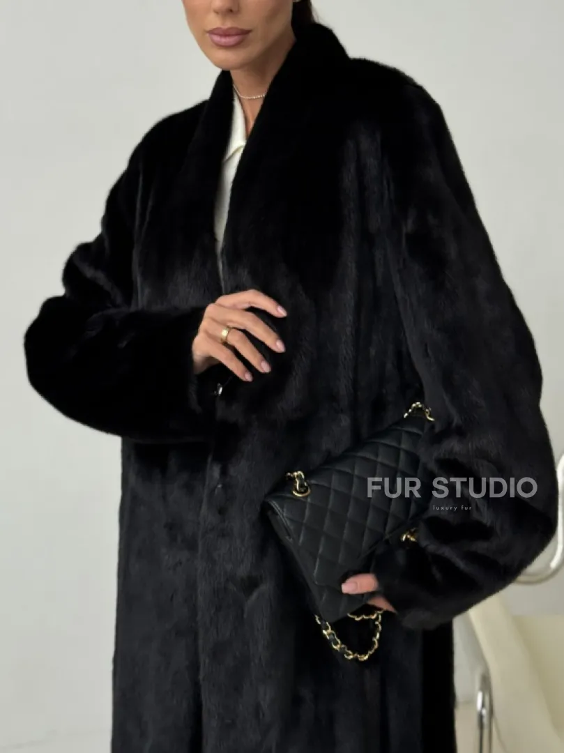Длинная черная норковая шуба