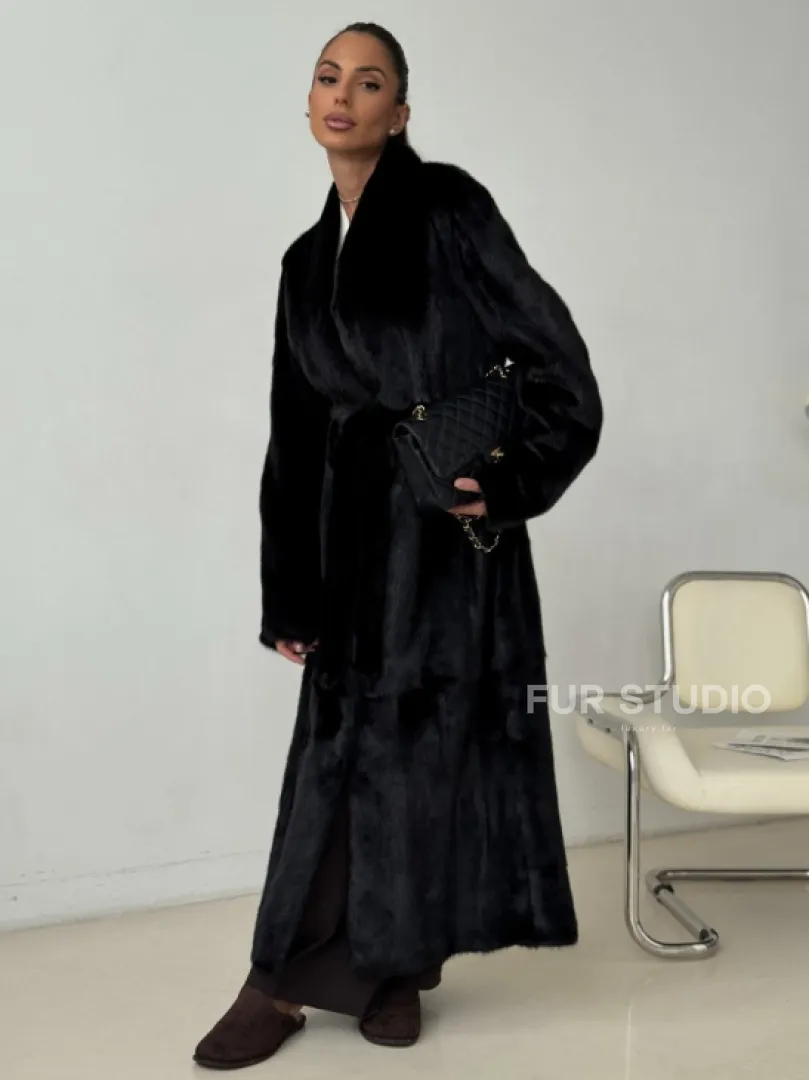 Длинная черная норковая шуба