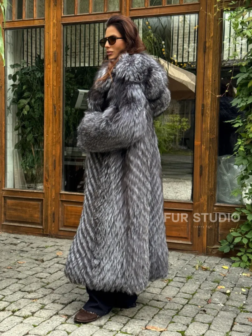 Длинная шуба из чернобурки в росшив