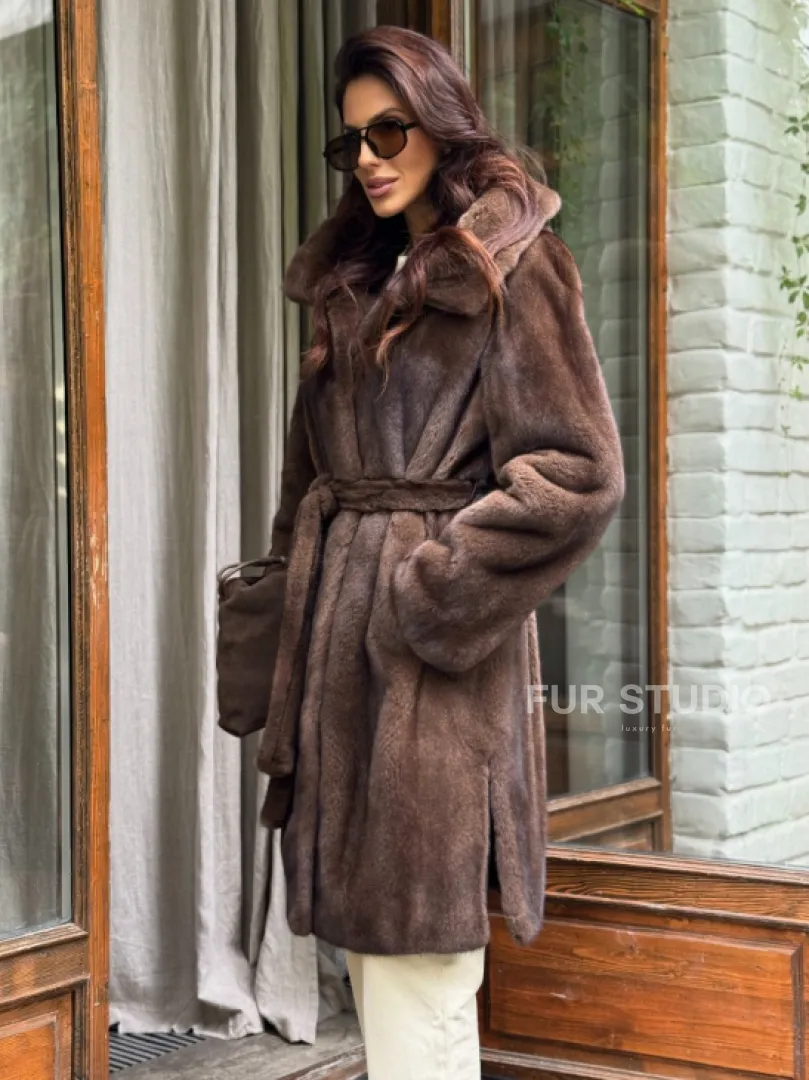 Норковая шуба с капюшоном - цвет орех