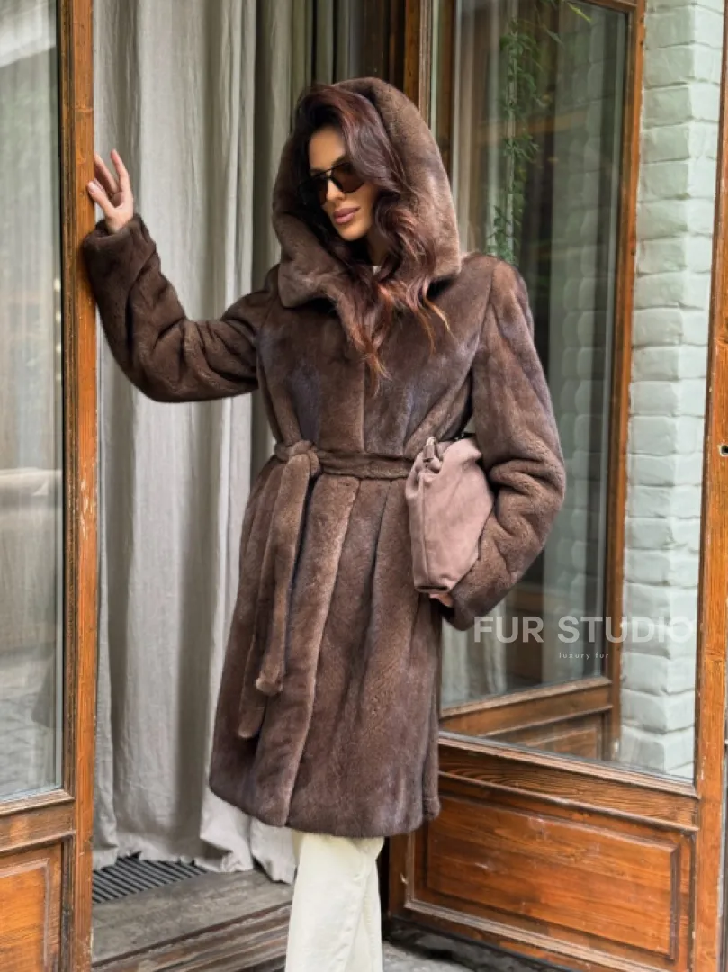 Норковая шуба с капюшоном - цвет орех