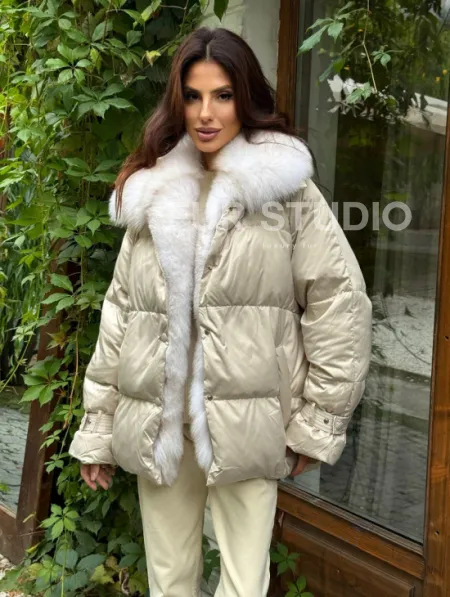 Женский пуховик с мехом песца - фото 8