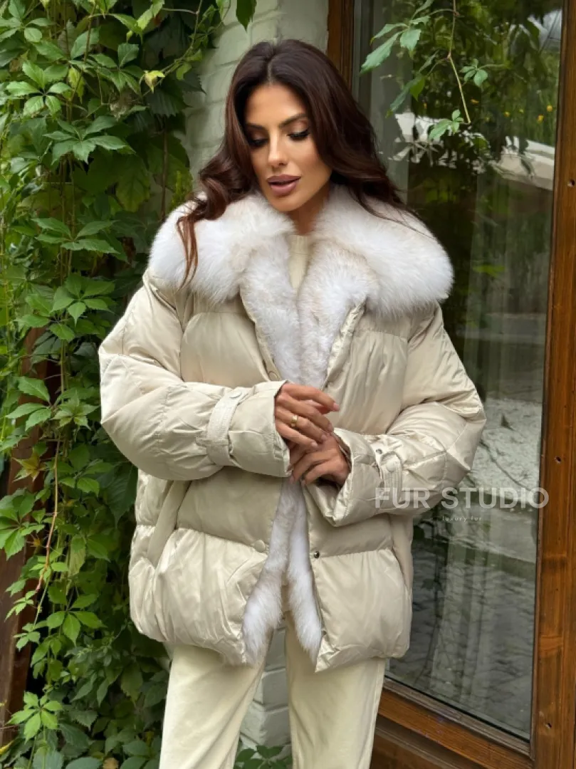 Женский пуховик с мехом песца