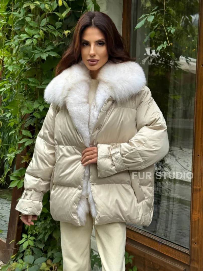 Женский пуховик с мехом песца