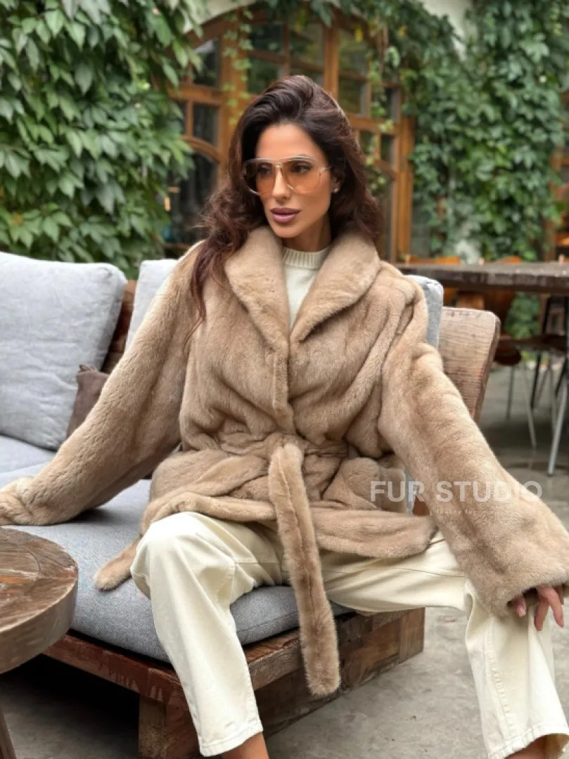 Норковый полушубок с воротником шаль