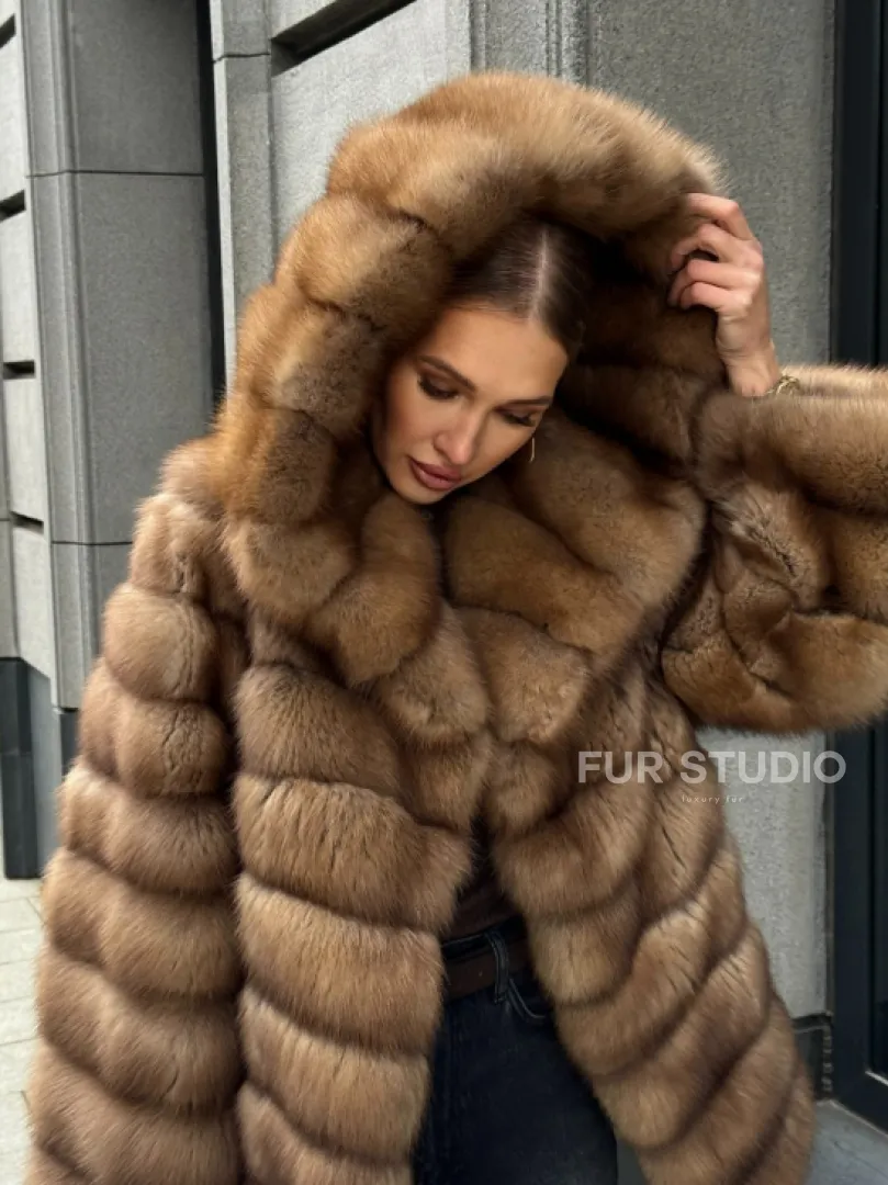 Шуба из натурального меха куницы с капюшоном