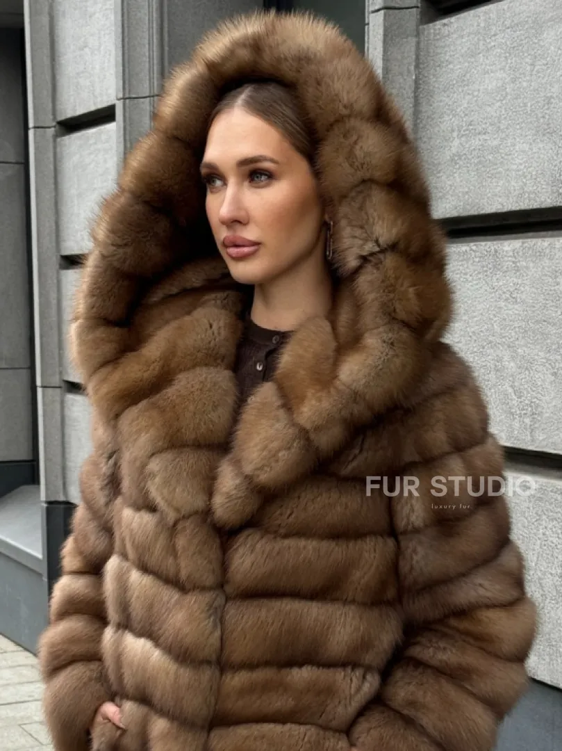 Шуба из натурального меха куницы с капюшоном