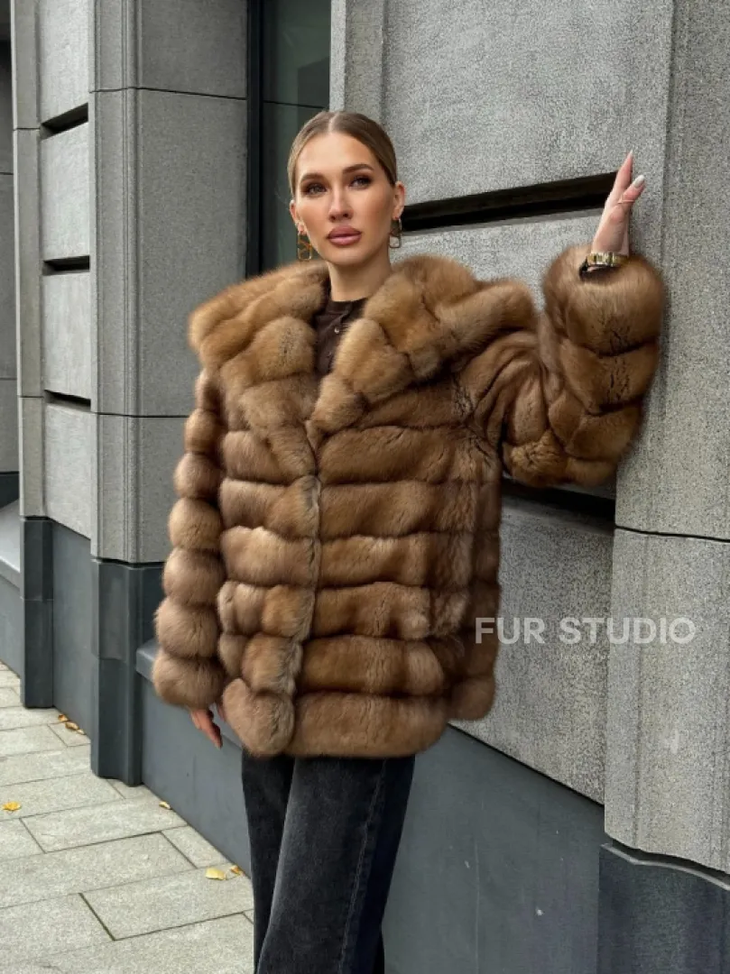 Шуба из натурального меха куницы с капюшоном