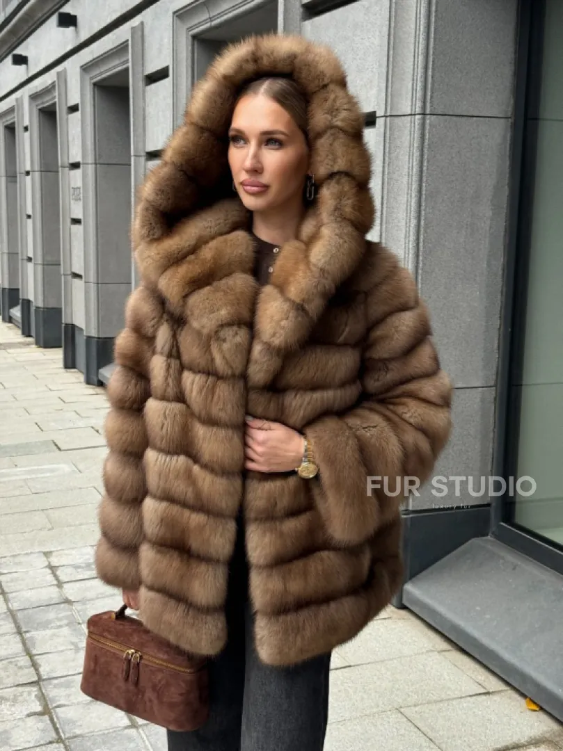 Шуба из натурального меха куницы с капюшоном