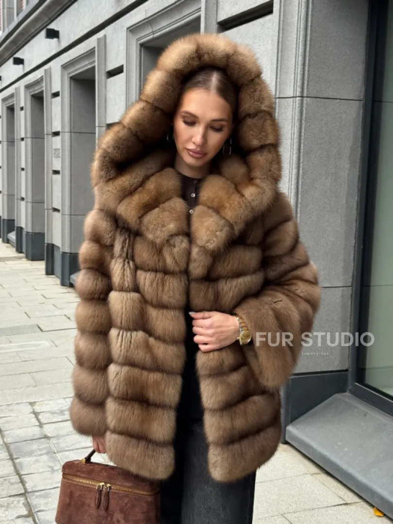 Шуба из натурального меха куницы с капюшоном