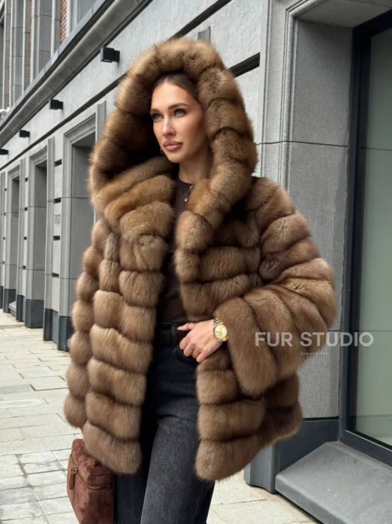 Шуба из натурального меха куницы с капюшоном