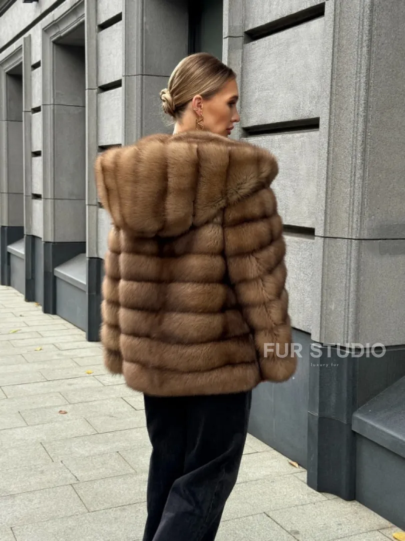 Шуба из натурального меха куницы с капюшоном