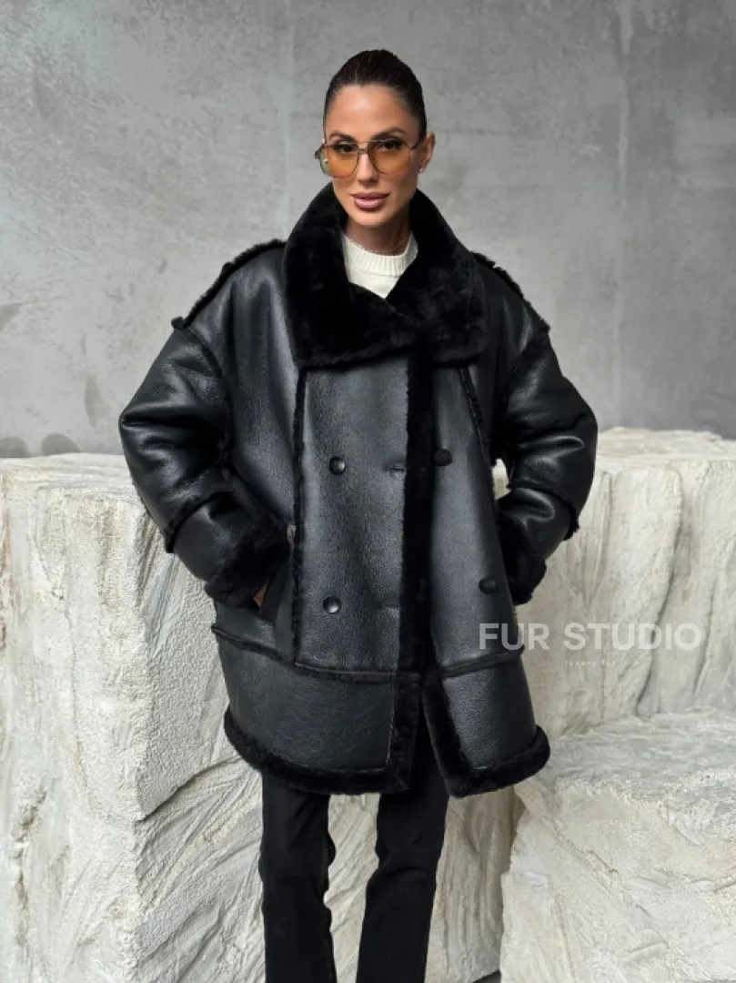 Черная современная дубленка