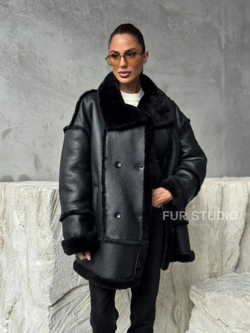 Черная современная дубленка