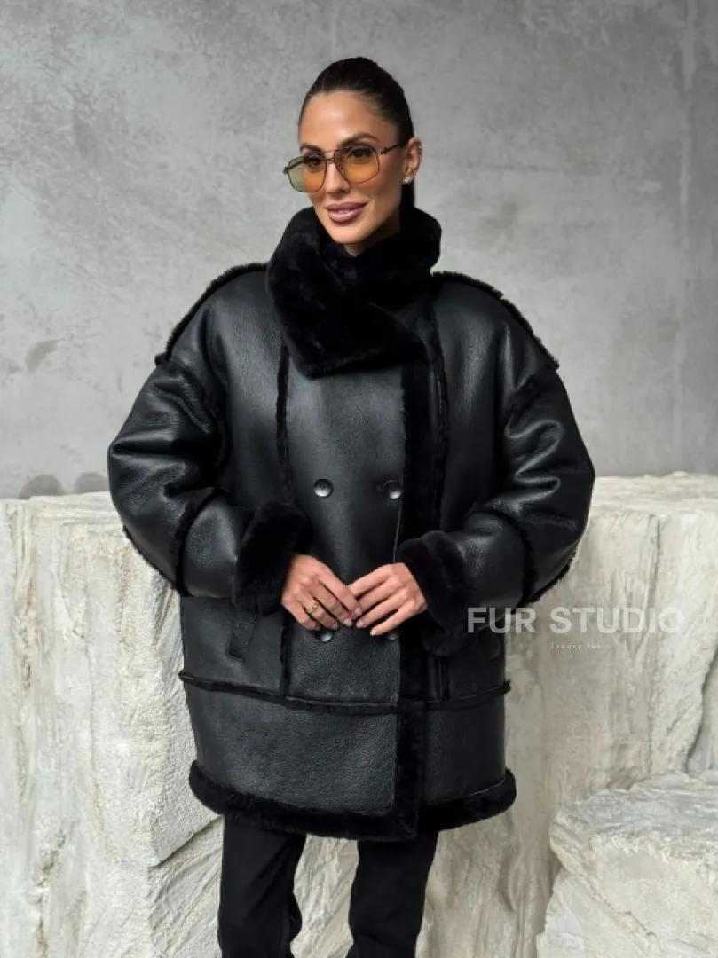 Черная современная дубленка