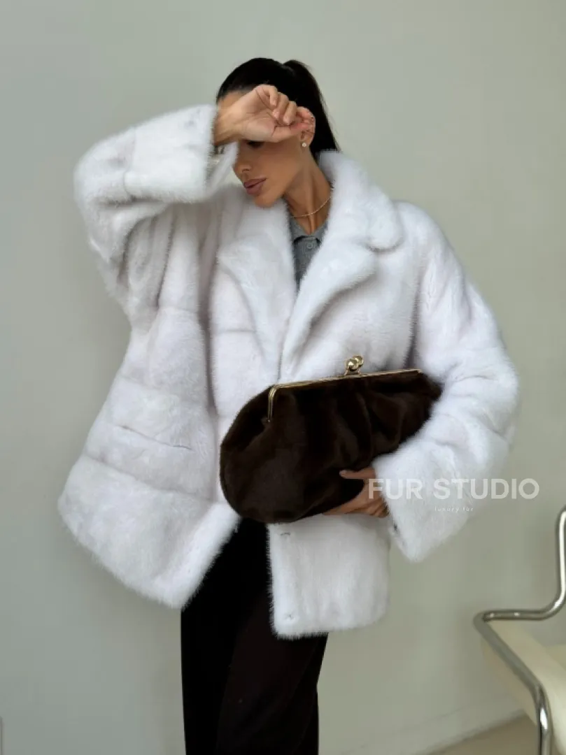 Белый норковый полушубок