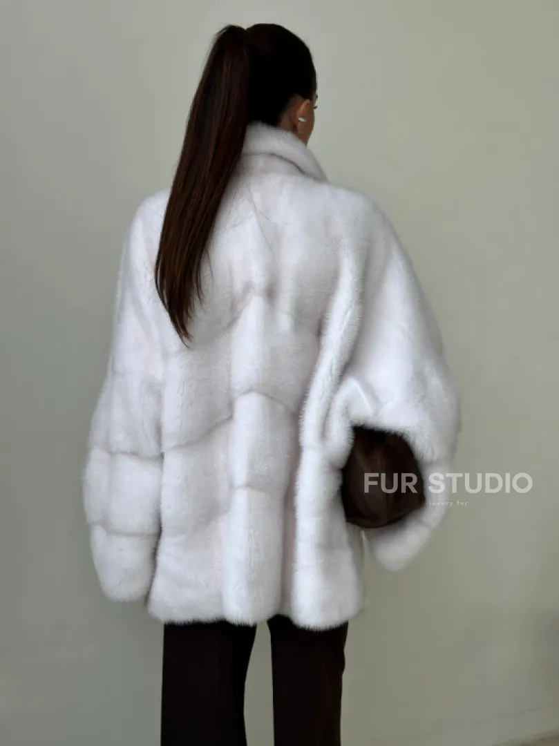 Белый норковый полушубок