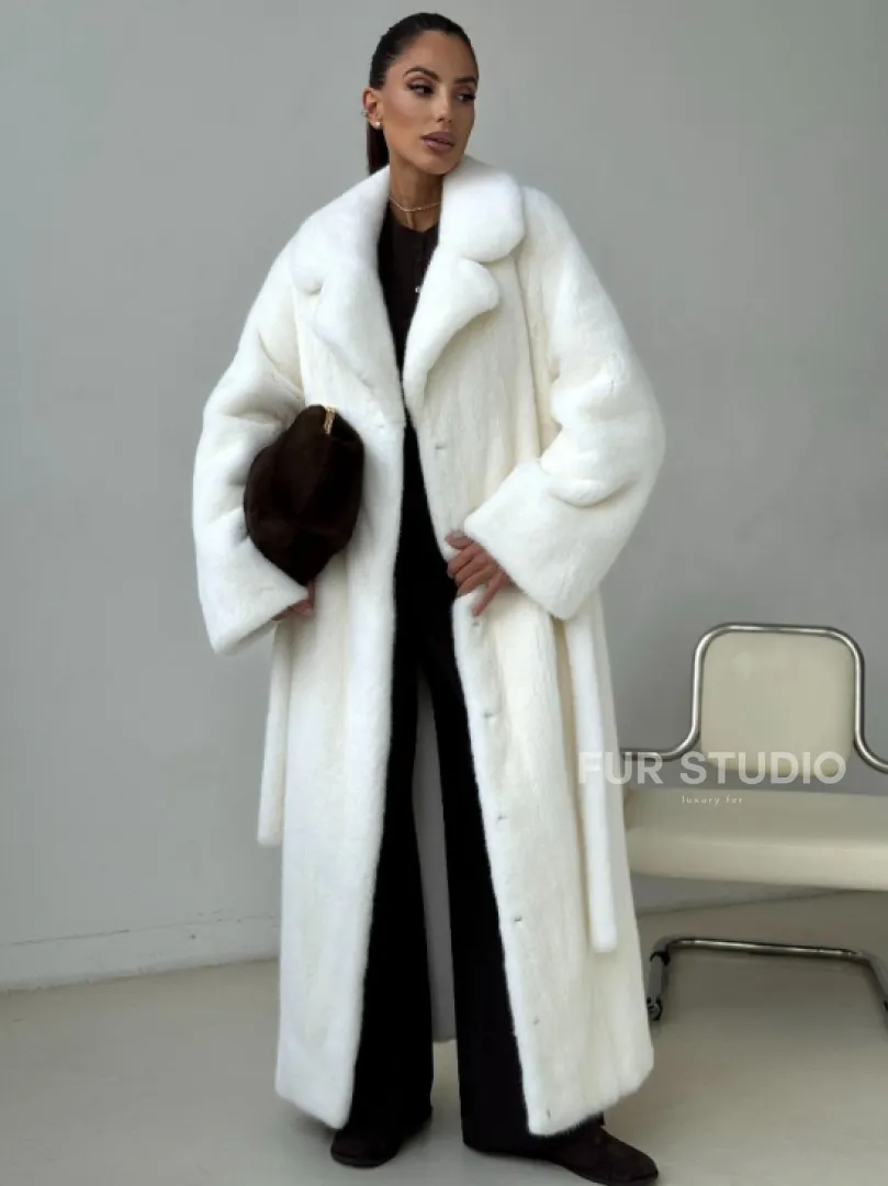 Белая длинная норковая шуба