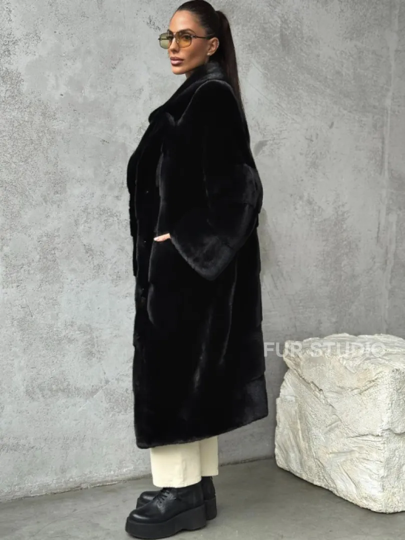 Черная шуба из меха норки SAGA FURS