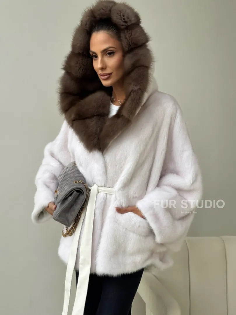 Белый норковый полушубок с куницей -  летучая мышь