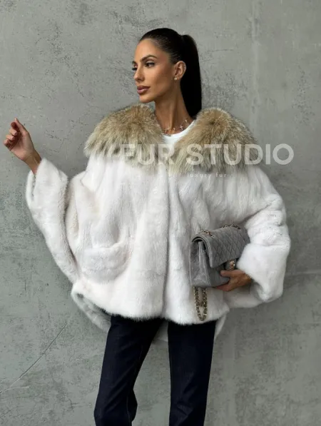 Светлая норковая шуба с капюшоном - фото 9